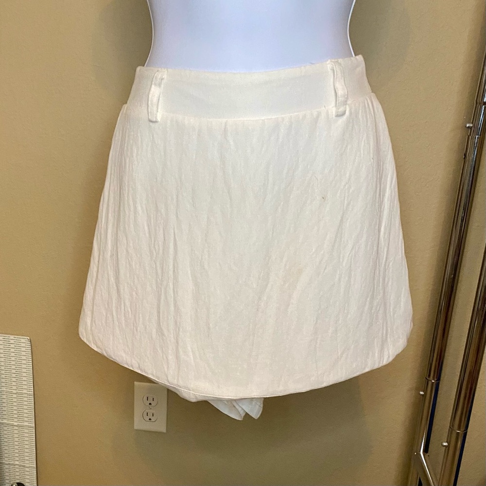 Do + Be small linen skort